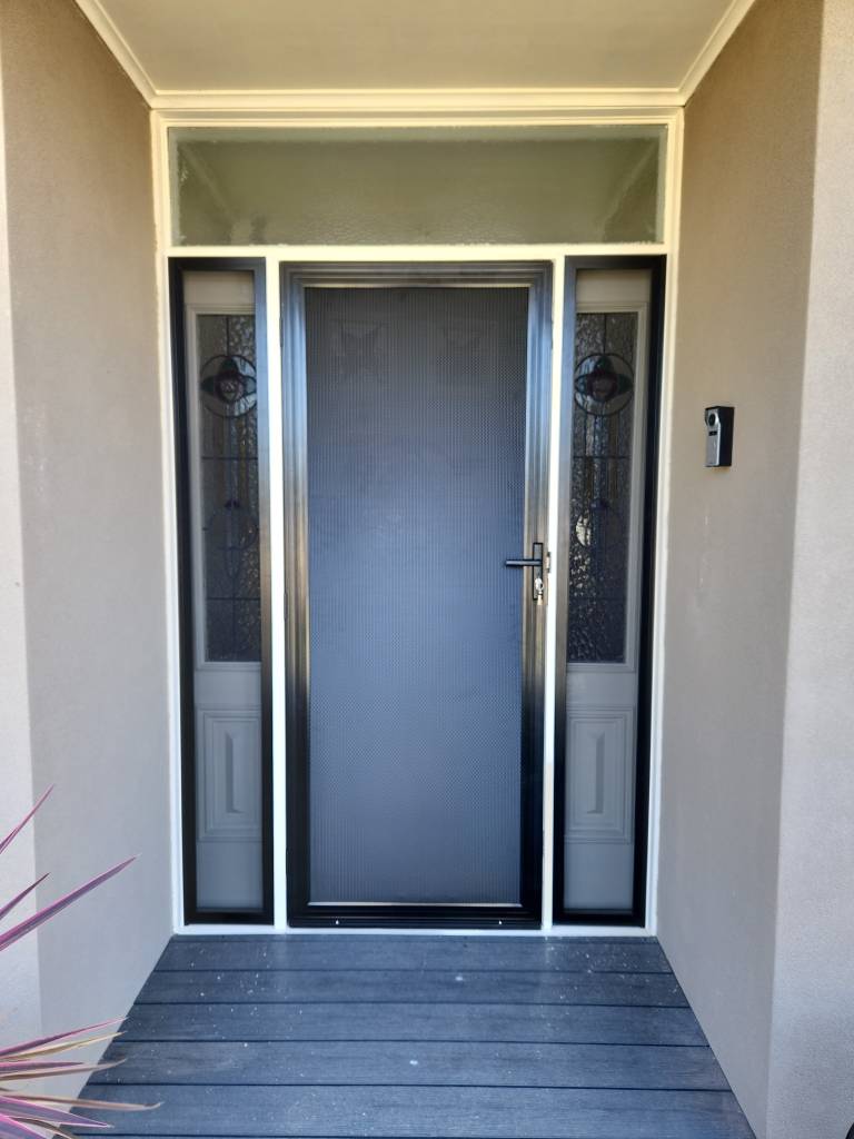Privacy-doors-stainless-side-panels