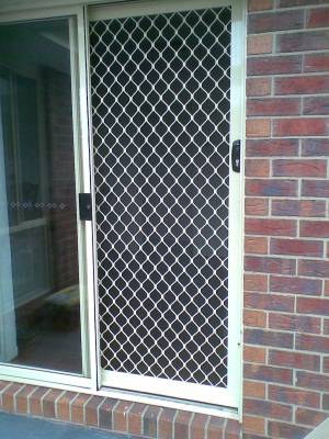 CB: 45 Standand Diamond Grille in Primrose With Black Privacy Mesh Installed on The Outside Track