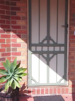 Cb: 47 Clear Breeze Steel Dalesford 1/Sb In Pale Eucalypt With Primrose Privacy Mesh.