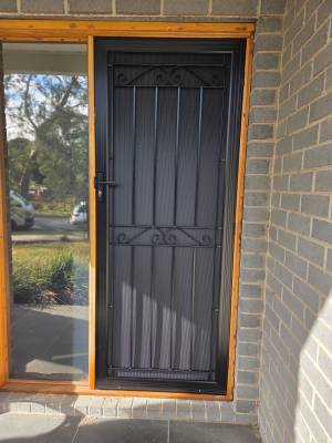 CB: 84 Clear Breeze Seaford Aluminium & Steel Combo With Hi Strength Privacy Black Mesh