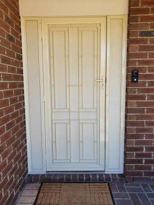 CB: 55 Clear Breeze Steel Melton With Hi Strength Privacy Mesh & Two Side Panels With Clear Breeze Privacy In Primrose.