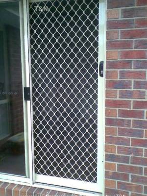 CB: 24 Standard Diamond Pattern
Sliding Screen Door Installed On The Inside